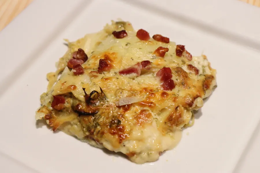 Potato and Ham Breakfast Casserole: A comforting, hearty dish with tender potatoes, savory ham, and melted cheese, baked to perfection for a satisfying breakfast.