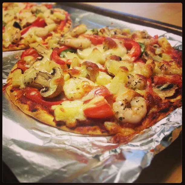 Hot honey pizza with melted mozzarella, chili flakes, and honey drizzle on a crispy golden crust.